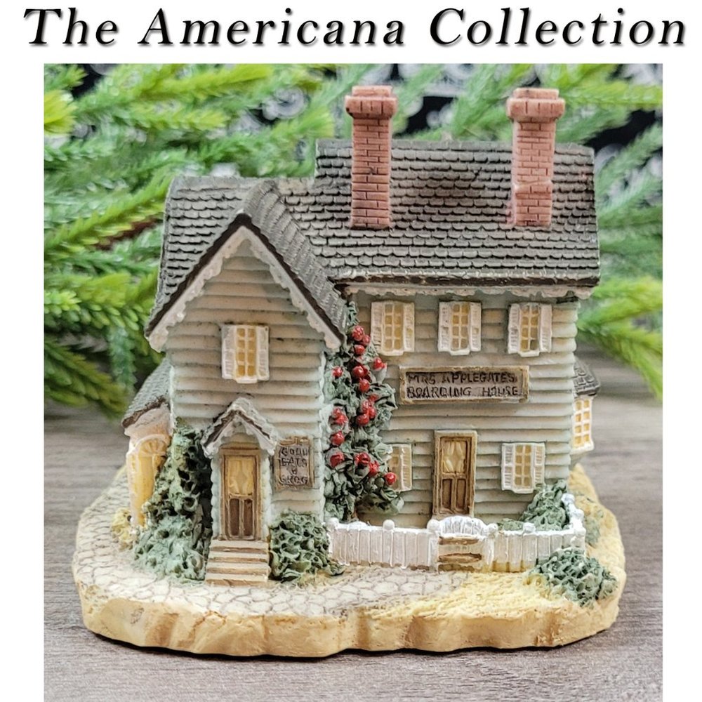 The Americana Collection Mrs Applegates Boarding House AH24 Liberty Falls🎄